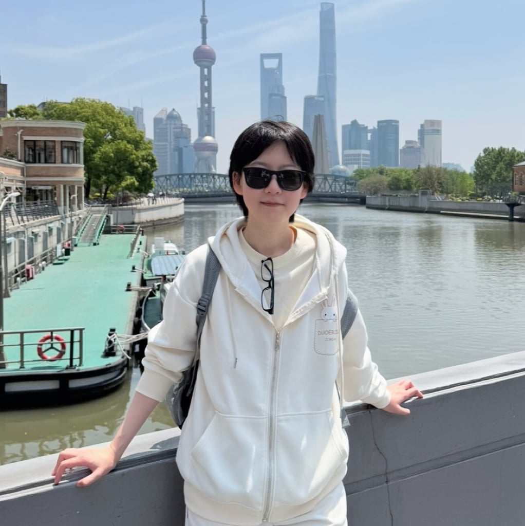 黄薇照片